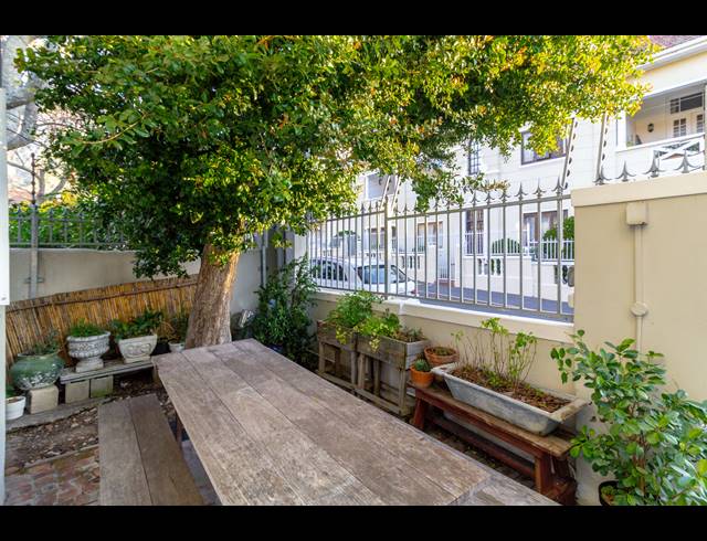 3 BEDROOM APARTMENT FOR SALE IN ORANJEZICHT